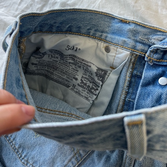 Levi’s 501 Jean Shorts - Picture 3 of 3
